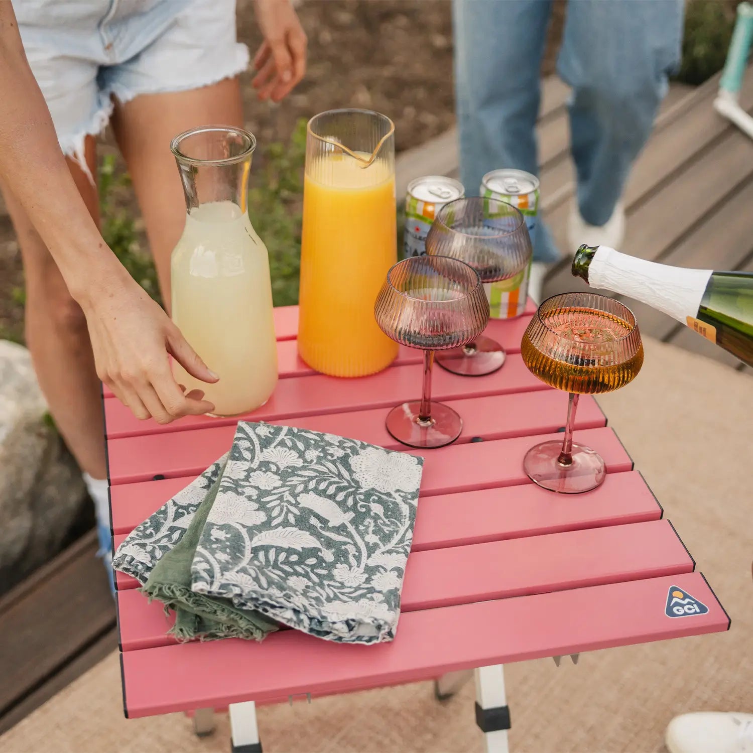 Compact Camp Table 20 | Featured Outdoor Choice | Outlandridge 81FC LM
